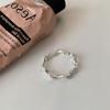 Juego de Anillos Metálicos con Cadena de Perlas de Agua Dulce para Mujer, Nicho Retro de Personalidad Simple, Versátil, Elegante