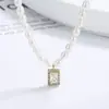 Novo modelo 2022 colar quadrado com diamante e pingente de pérola em camadas, corrente de clavícula estilosa, corrente de pescoço elegante em estilo minimalista