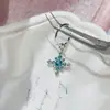 Brincos de argola em aço titânio de grau médico em formato de cruz nas cores verde Paraíba e verde menta, argolas com pino reto, tarrachas para cartilagem da orelha e joias de orelha