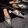 Meia-sapatilha Quadrada com Biqueira Aberta, Design de Nicho Estilo Francês, Plissada, Vazada, com Fivela de Metal, Chinelo para Mulheres, Sandálias de Verão para Exterior