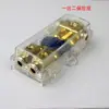 Coche importado con un portafusibles de dos salidas con fusible azul 60A conexión transparente amarilla fuente de alimentación de batería de amplificador de potencia