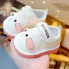 Zapatos para niños pequeños para principiantes, zapatos de bebé, nuevos modelos de primavera y otoño para bebés de 1 a 2 años, suela blanda, antideslizantes, zapatos de dibujos animados que chirrían