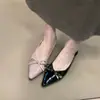 Zapatos elegantes de tacón de cuña de charol con punta de doble uso, nuevos tacones altos con diseño calado de primavera-verano