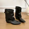 Botas de couro sintético, salto grosso, bico fino estilo francês, de cano médio para mulheres, nova coleção outono 2026, botins da moda com fivela de cinto