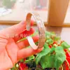 Pulseras de Pareja de Plata Chapada en Cobre de Paz y Alegría para Hombres y Mujeres, Pulsera con Patrón de Hierba Tang y Corazón Abierto, Venta al por Mayor de Fábrica