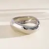 Pulseiras Geométricas Irregulares Largas em Forma de Onda Torcida Europeias e Americanas Exageradas, Pulseiras de Moda Transfronteiriças, Acessórios de Mão Personalizados de Nicho