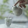 Tetera de Cerámica Azul y Blanco con Anillos de Orquídea Pintada a Mano Bajo Esmalte de Barro Jade Qingji Set de Té Kung Fu Filtro de Agujero de Bola Cerámica para el Hogar