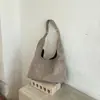 Shuai Mijia 2026 Otoño Temprano Nuevo Estilo Coreano Bolso Tote con Remaches para Mujer Gran Capacidad para Viajes Diarios Bolso de Alto Valor Casual
