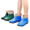 Botas de Chuva Femininas Curtas Moda Sapatos de Água Forradas com Lã Quente Botas de Água Antiderrapantes Espessas Resistentes ao Desgaste Sapatos Impermeáveis para Primavera e Outono Botas de Chuva de Cano Médio