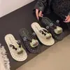 Pantuflas silenciosas y versátiles para mujeres menudas, modelo nuevo para estudiantes, dormitorio, uso doméstico, antideslizantes, resistentes al desgaste, chanclas de ojo de gato