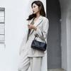 Bolsa Feminina 2023 Primavera e Verão Nível Cruzado Nova Bolsa Feminina Carta Strass Bolsa de Mão Elegante Plissada Simples Crossbody Bolsa