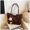 Estilo Transfronterizo 2026 Retro Simple Tejido Nuevo Otoño e Invierno Europeo y Americano Versátil Gran Capacidad Bolso de Mano de Hombro Moda