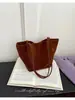 Bolsa Tote de Camurça Estilo Coreano Nicho Estilo Preguiçoso para Mulheres Versátil de Grande Capacidade para Carregar na Mão ou no Ombro para Deslocamento Transfronteiriço