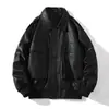 Chaqueta de trabajo con capucha verde militar personalizada de fábrica para hombre, con bordes crudos y múltiples bolsillos, con un diseño desgastado y moderno