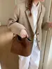 Bolsa de Camurça de Nicho Transfronteiriça para Mulheres Outono 2025 Nova Versátil Bolsa Transversal Satchel Estilo Retrô Bolsa Saco