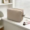 Bolsa de maquiagem com padrão de waffle mais vendida internacionalmente, bolsa de higiene pessoal de viagem portátil de grande capacidade, bolsa de armazenamento de cor sólida de alto valor