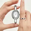 Relógio Pulseira GEDI Retrô Oval Dourado para Mulheres Números Romanos Mostrador Cravejado com Diamantes Leve Integrado Luxo de Nicho para o Dia a Dia Relógio de Quartzo