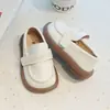 Zapatos casuales de cuero estilo coreano para niños con suelas suaves, zapatos para caminar para niños pequeños, nuevos modelos primavera y otoño 2026, mocasines para niños