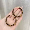 Pendiente Redondo Geométrico de Leopardo Único Europeo y Americano Elegante para la Cara Clip Pequeño para Oreja Pendientes de Otoño e Invierno
