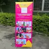 Ventas directas de fábrica de expositores estilo americano en Guangzhou, expositores enrollables de aleación de aluminio, expositores en X estilo europeo, expositores de póster ajustables del fabricante