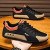 Zapatos de hombre para primavera y otoño, modernos y versátiles, de suela blanda, ligeros mocasines, empalme de cuero de moda, zapatos individuales de envío directo transfronterizo