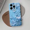 Uma capa de celular de borboleta de cristal azul, delicada e translúcida, adequada para todos os modelos da Apple, oferecendo uma sensação ultrafina, como se estivesse sem capa, e cobertura total.