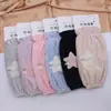 Novedad Otoño e Invierno Mangas Protectoras para Mujer, Longitud Media con Bordado de Conejo, Mangas Protectoras para Escribir de Estudiante, Anti-Manchas para Mangas de Chaqueta de Plumas al por Mayor