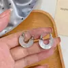 Pendientes de concha natural en forma de C geométricos para mujer, pendientes de aro versátiles de gama alta con estilo de nicho, pendientes sencillos para el día a día