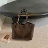 Bolsa Grande de Couro Estilo Retrô Feminina 2026 Outono/Inverno Nova Bolsa de Ombro Casual para o Trabalho Bolsa Tote Versátil de Alta Qualidade
