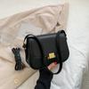 Bolso pequeño popular para mujer de este año, nicho ins 2023 nuevo, bolso bandolera versátil retro otoño e invierno para hombro, bolso cuadrado pequeño