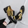 Sapatos Masculinos Brogue em Couro Esculpido, Estilo Britânico Retro Casual para Primavera e Outono, Tamanho Grande Bico Fino Sapatos de Casamento que Aumentam a Altura