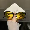 Óculos de Sol Estilo Coreano Gatinho Armação Preta Lente Chá para Mulheres Ultra Leve Moda Anti-UV Armação Pequena Sexy Óculos de Sol Protetor Solar