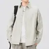 Camisa masculina casual de manga longa com gola de lapela, solta e respirável, jaqueta camisa com proteção solar, novo top cardigã de outono