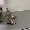 Botas Plataforma de Cano Alto Retrô para Mulheres 2026 Novo Estilo de Verão Botas Longas Versáteis Sandálias de Cano Alto com Fivela de Metal Salto Escondido