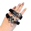 Diseño minimalista, scrunchie de cristal con cuentas grises, banda de goma de alta elasticidad para coleta baja, anillo para el pelo para mujer