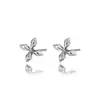 Pendientes de Trébol de Cuatro Hojas de Nuevo Estilo Transfronterizos para Hombres, Lujo Ligero, Gama Alta, Modernos, Únicos, Pendientes de Nicho para Mujeres, Accesorios de Moda y Versátiles