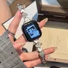 Correa de metal de resina con incrustaciones de diamantes en forma de corazón, compatible con Apple Watch Series 12, 11 y 10