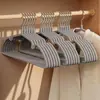 Colgador de plástico grueso con recubrimiento nuevo estilo extra grueso para adultos plástico con recubrimiento antideslizante sin marcas colgador de ropa colgador de ropa para niños