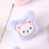 Primavera y verano nuevo broche de conejo felpa lindo animal pequeño caricatura japonés ropa de niñas zapatos colgante de bolso pequeño regalo