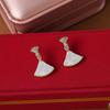 Super-flash diamante-incrustado olho de gato pedra em forma de leque brincos de alfinete de prata feminino luxo elegante high-end brincos de saia doce brincos