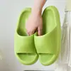 Pantuflas de suela gruesa para mujer con sensación de "caminar sobre heces", antideslizantes para baño y uso en el hogar, sandalias de verano para exteriores EVA para hombre