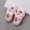 Zapatos Deportivos para Niñas 2026 Nuevo Verano Estilo Princesa Moño Punta Cerrada Zapatos de Playa para Niños Suela Suave Deportivos Lindos
