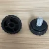 Tubo Cuadrado de Plástico Ajustable Tuerca de Inserción Interna de Acero Inoxidable Tapón de Tubo Almohadilla para Pie Tapón de Tubo de Acero Funda para Patas de Mesa y Silla Pie de Ajuste