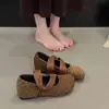 Zapatos Mary Jane versátiles y sencillos, perfectos con faldas, con un diseño fresco y elegante, un nuevo estilo de moda 2026 y un look sutil y sofisticado que realza tu altura.