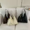 Bolsa de mano transfronteriza, superficie suave, estilo vintage, gran capacidad, bolso cruzado para mujer, nuevo bolso versátil para el hombro y debajo del brazo para el trabajo, al por mayor