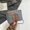 Bolsa de Ombro Grande Capacidade para o Dia a Dia 2025 Novo Estilo Bolsa Feminina Casual Elegante Bolsa de Ombro Grande Capacidade Transversal Bolsa Quadrada Pequena
