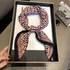 Elegante Bufanda para Ropa de Abrigo, Cómoda Bufanda Protectora para el Cuello, Versátil Chal de Lunares Cuadros de Alta Gama, Moderna Bufanda de Seda
