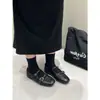 Couro Bovino de Primeira Camada 2026 Estilo Novo Primavera Design Retrô Francês Brogue Floral com Fivela Sapatos de Couro para o Dia a Dia para Mulheres