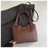 2025 Nuevo Bolso de Mano de Moda Estilo Coreano para Viajes Diarios Bolso de Mujer Elegante Bolso Cubo Estilo Occidental Empalme Bolso Cruzado Casual