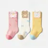 Calcetines para niñas, nuevos estilos de otoño e invierno, calcetines lindos de caña alta para niños y bebés, calcetines de algodón con dibujos animados para estudiantes, calcetines de caña media con animales